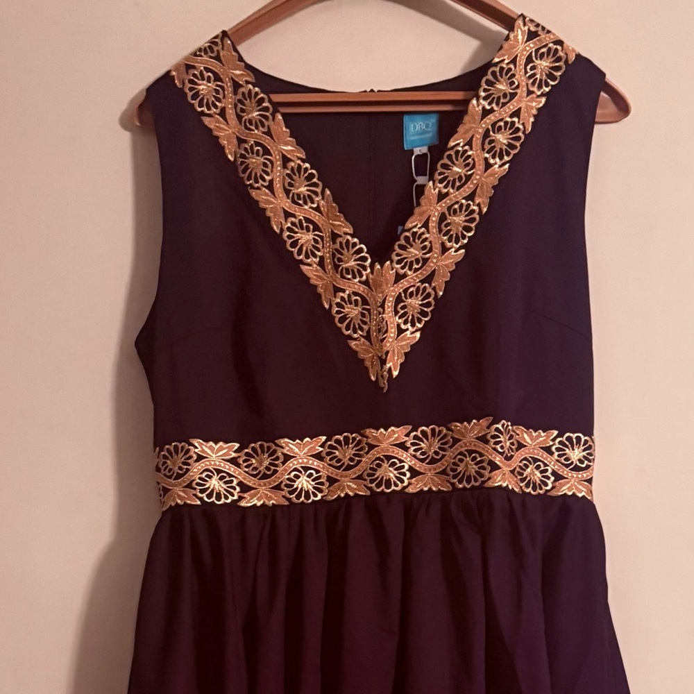 Elegant black Dress with Gold Embroidery